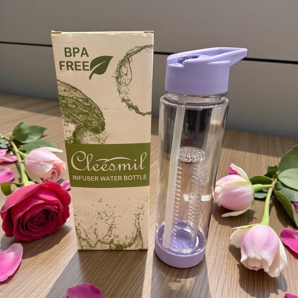 NWT 24oz Cheesmil  Infuser Water Bottle